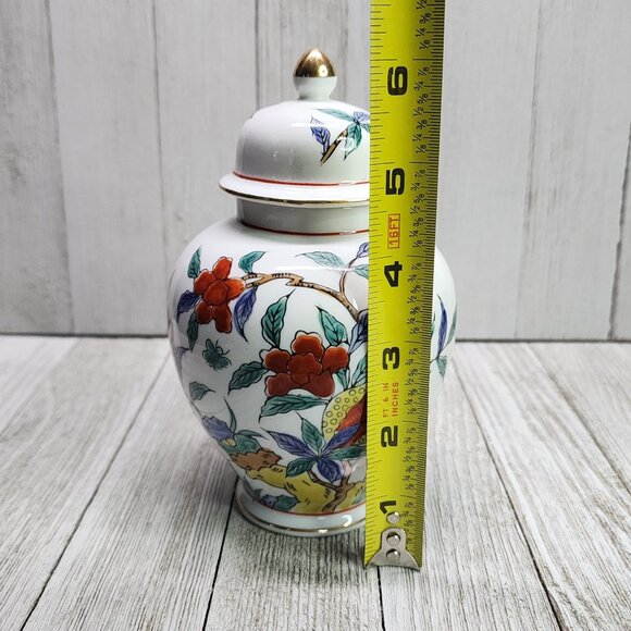 Vintage Japanese Porcelain Ginger Jar Floral Design with Lid 6'' Tall - Picture 6 of 7